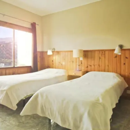 Modernes Mit Bergblick Und Grossen Pool