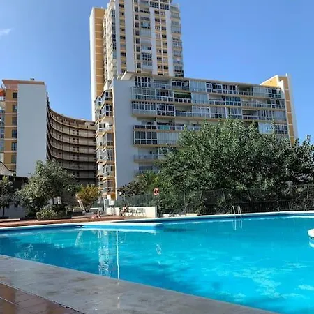 Modernes Mit Bergblick Und Grossen Pool *