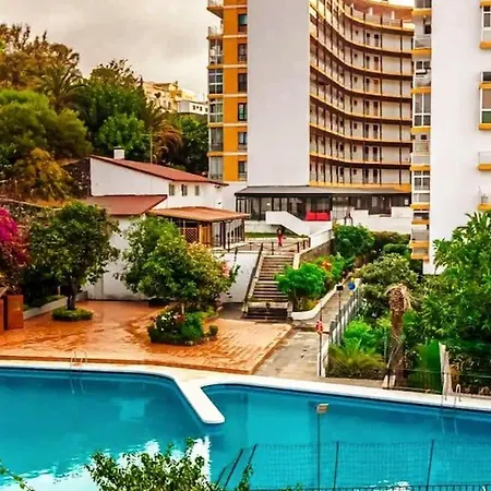 Modernes Mit Bergblick Und Grossen Pool *